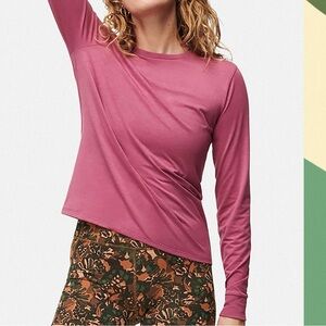 Outdoor Voices Sweatee Long Sleeve Crewneck Tee in Magenta Size Small